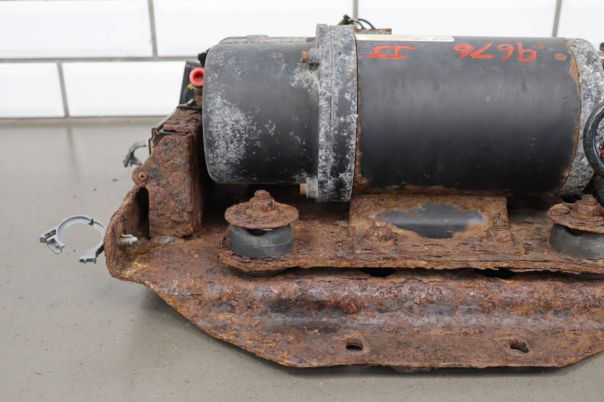 2003-2004 Hummer H2 Air Ride Compressor 89038592