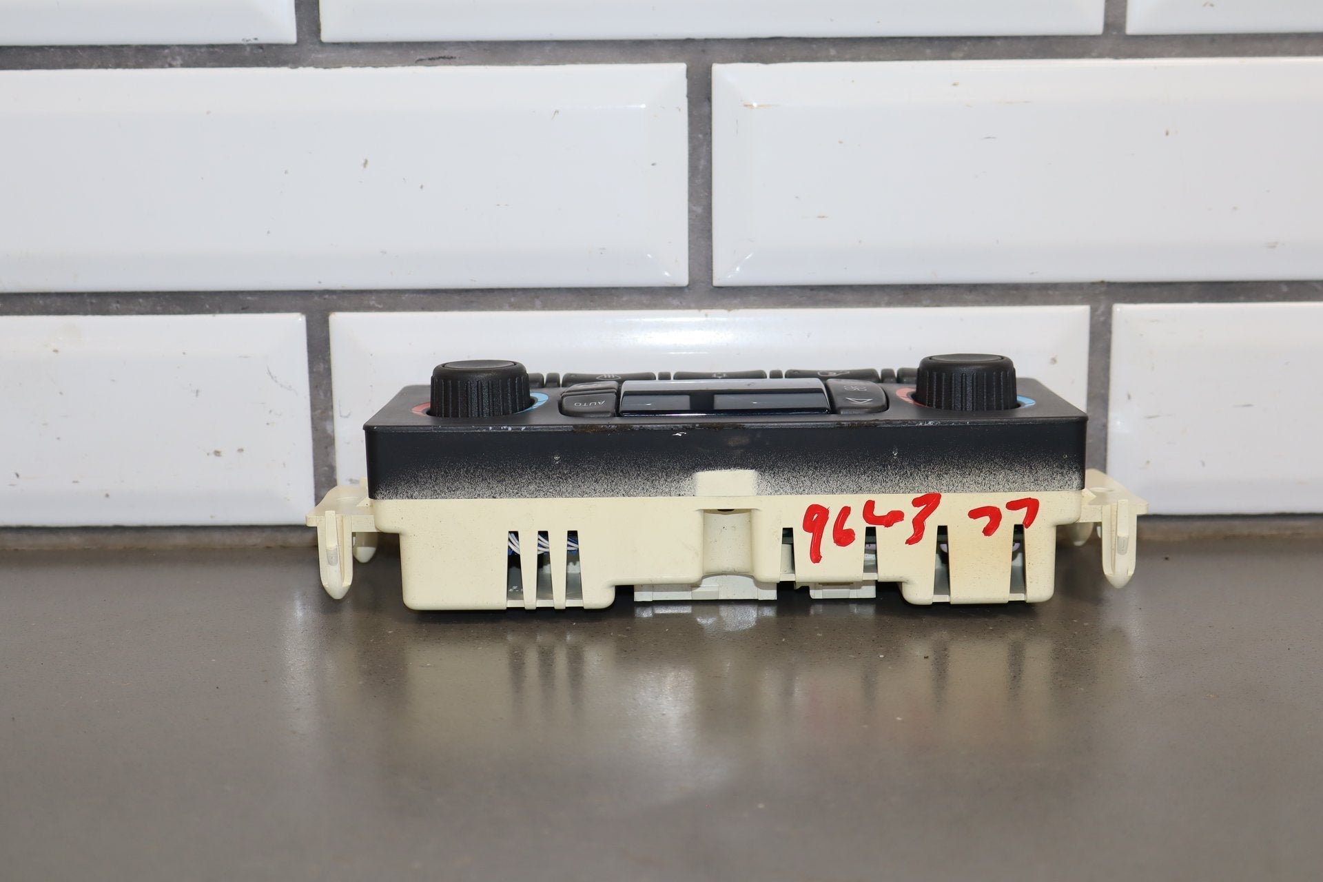 2003-2004 Hummer H2- Climate Control 15832311