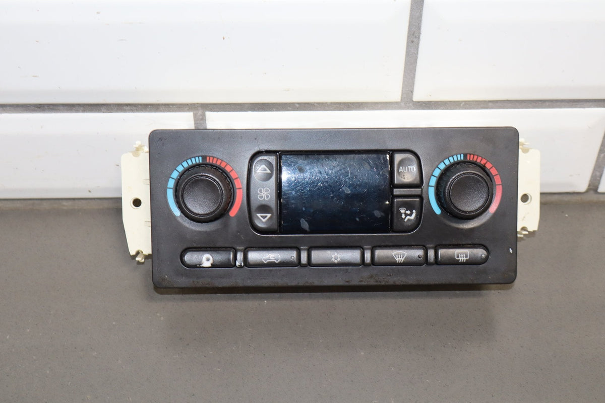 2003-2004 Hummer H2- Climate Control 15832311
