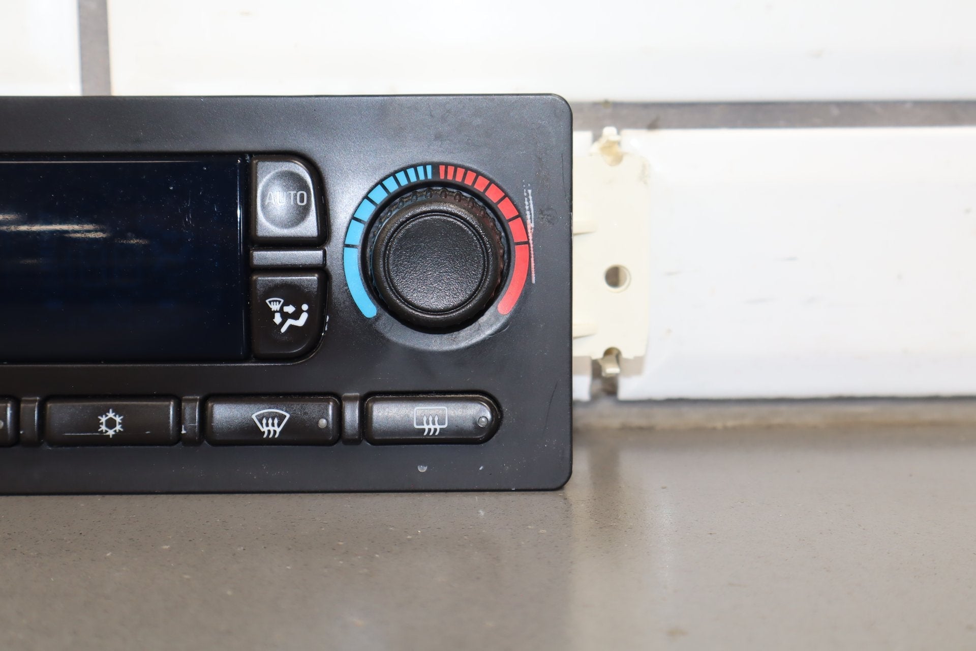 2003-2004 Hummer H2- Climate Control 15832311