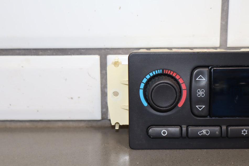 2003-2004 Hummer H2- Climate Control 15832311