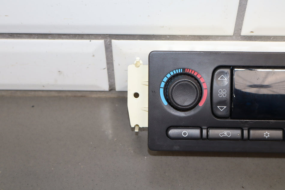 2003-2004 Hummer H2- Climate Control 15832311
