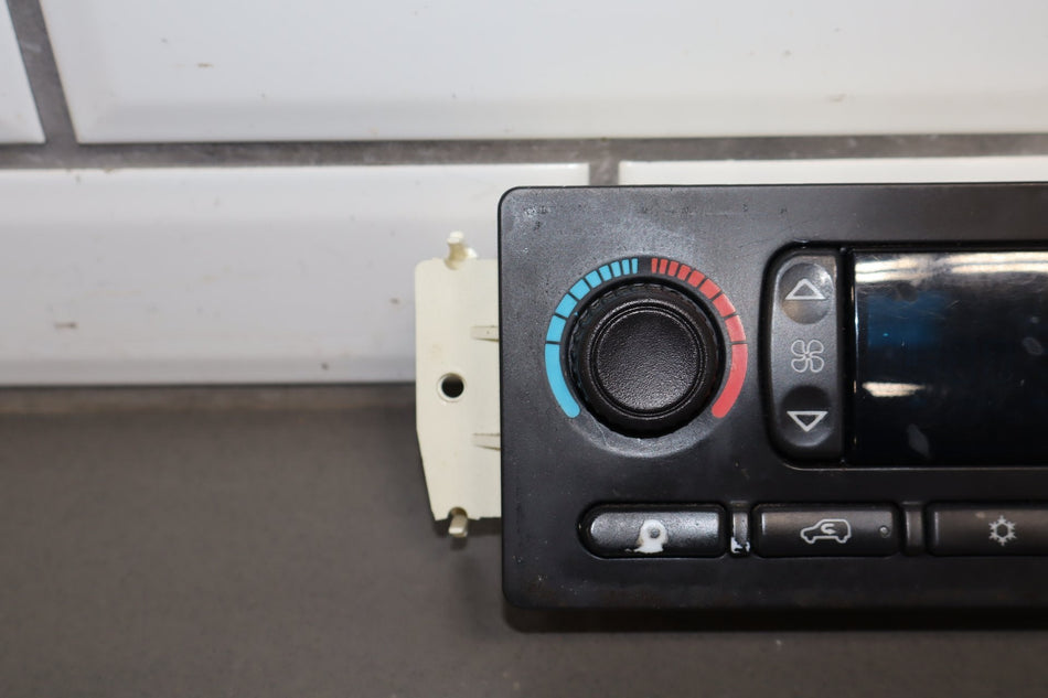 2003-2004 Hummer H2- Climate Control 15832311