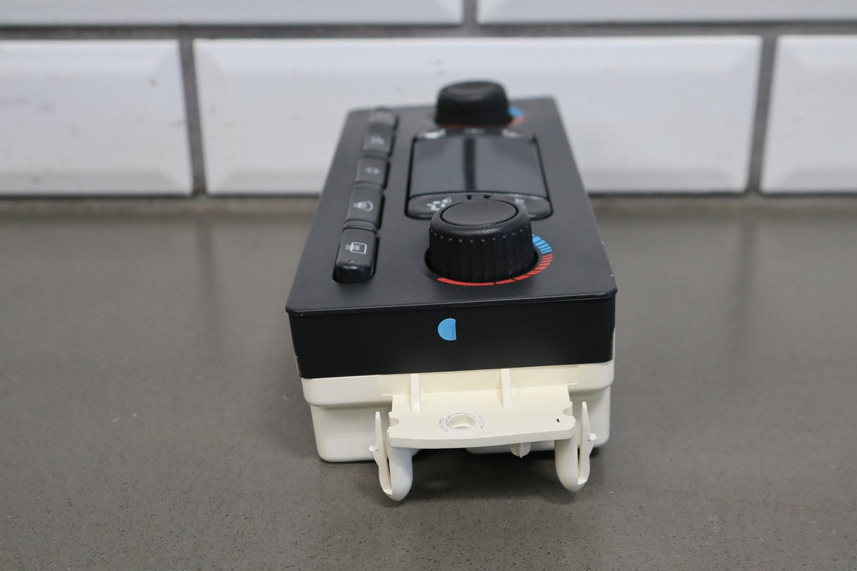 2003-2004 Hummer H2 - Climate Control 15832311