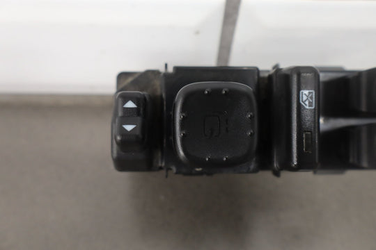 2003 - 2004 Hummer H2 Front Left Driver Master Window Switch No Bezel