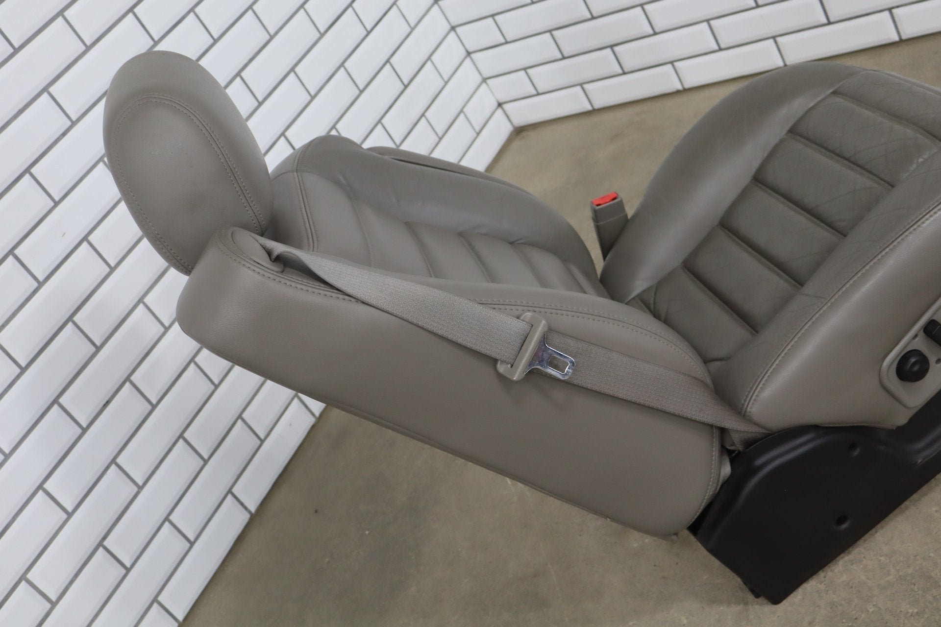 2003-2004 Hummer H2 Passenger Right Front Seat Wheat 50