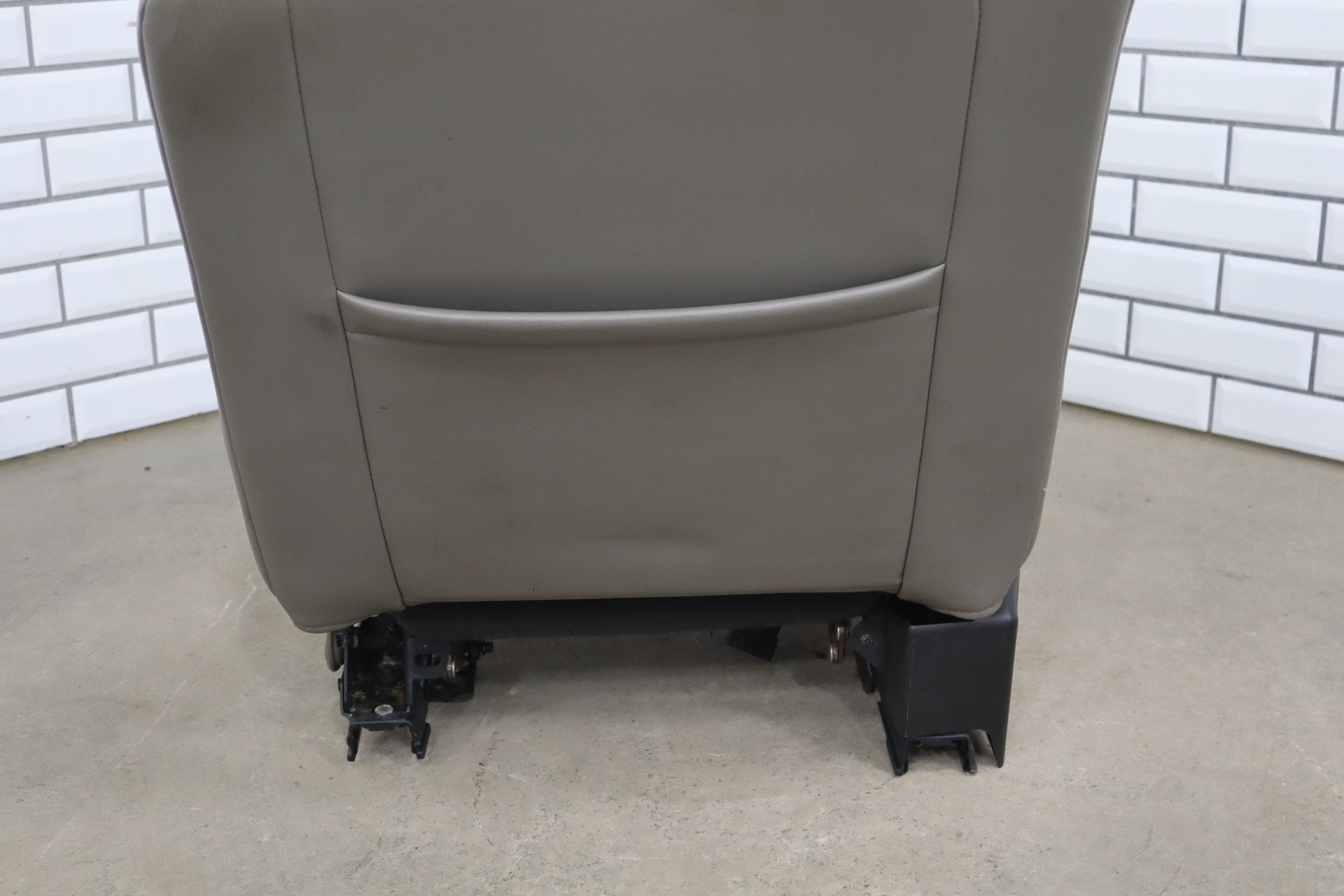 2003-2004 Hummer H2 Passenger Right Front Seat Wheat 50