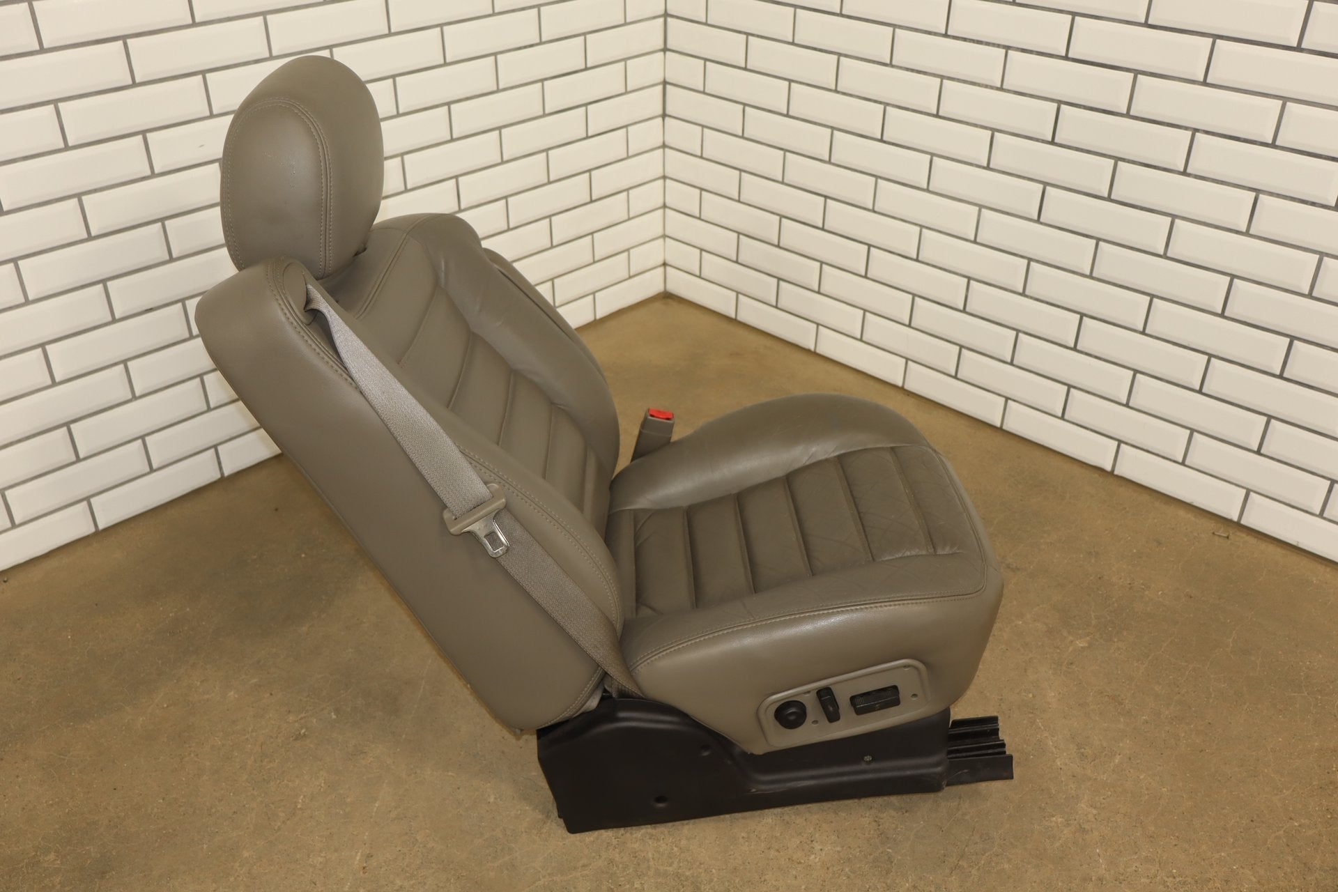 2003-2004 Hummer H2 Passenger Right Front Seat Wheat 50
