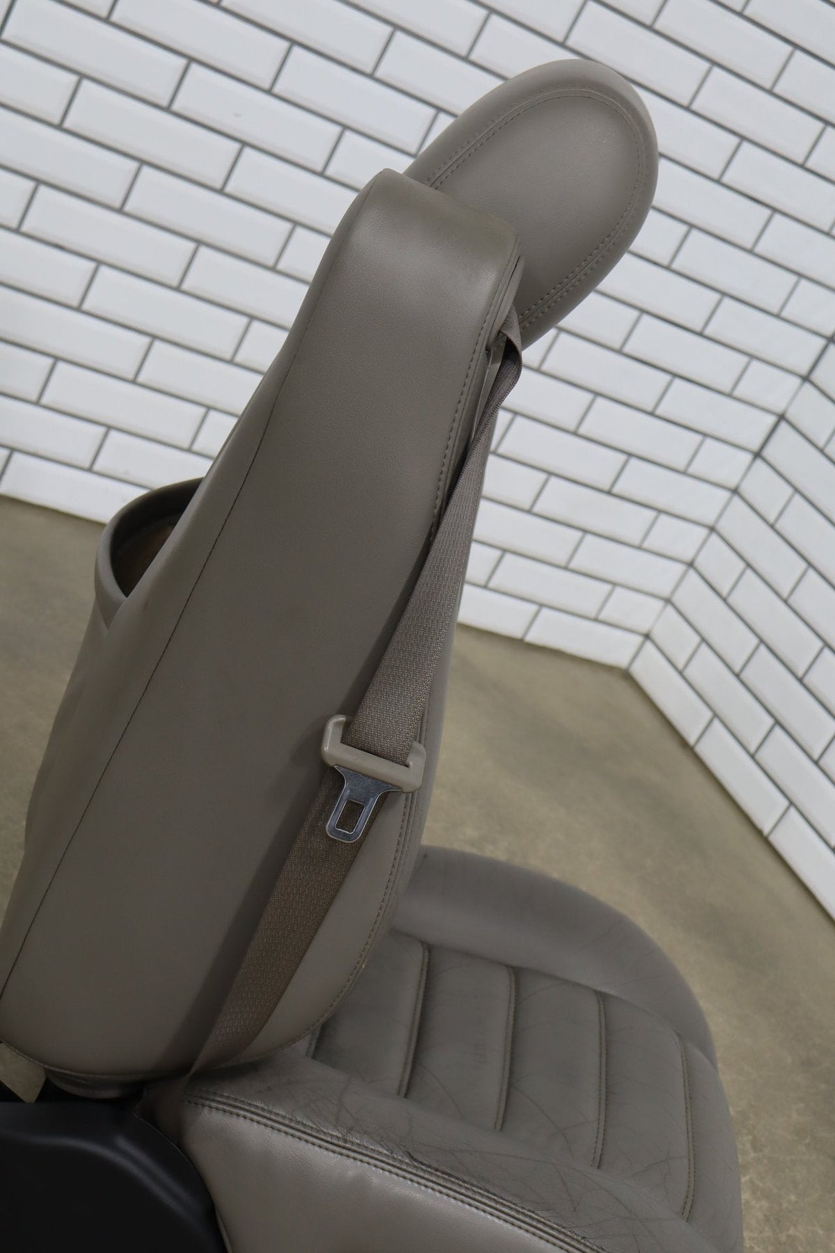 2003-2004 Hummer H2 Right Front Seat Leather Wheat 502 19127253