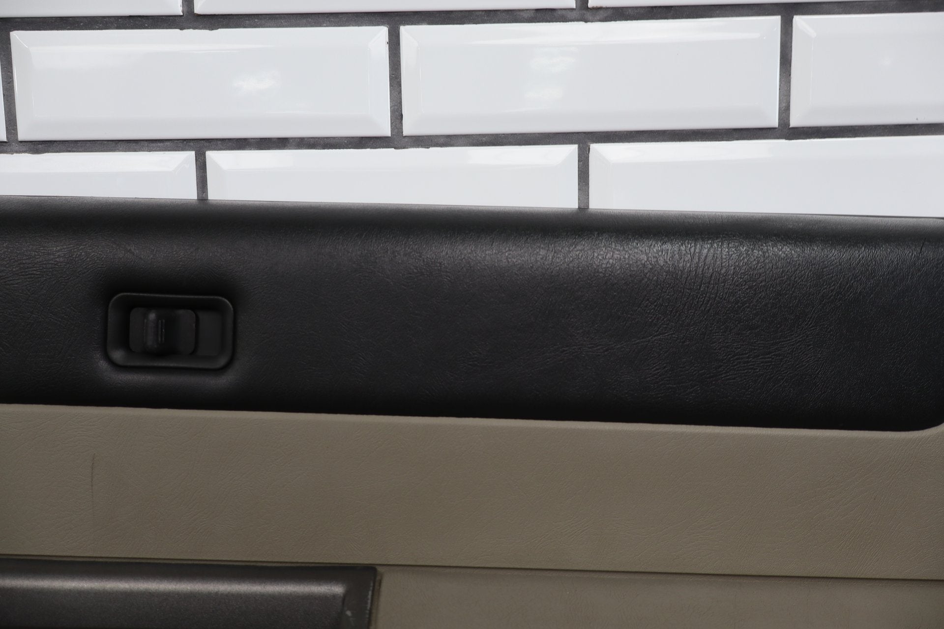 2003-2004 Hummer H2 - Right Rear Interior Trim Panel 10358808