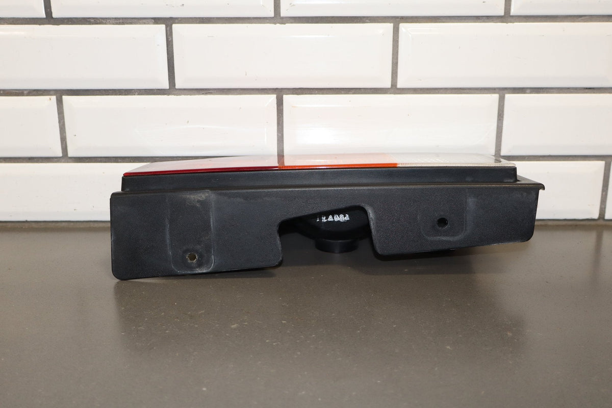 2003-2004 Hummer H2 Right Tail Light 15193459