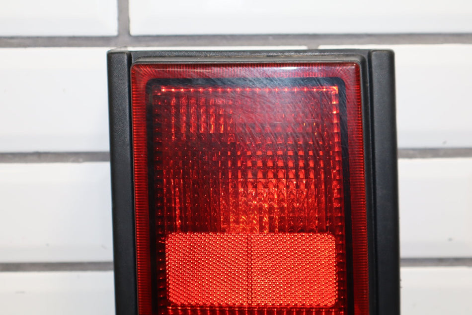 2003-2004 Hummer H2 Right Tail Light 15193459