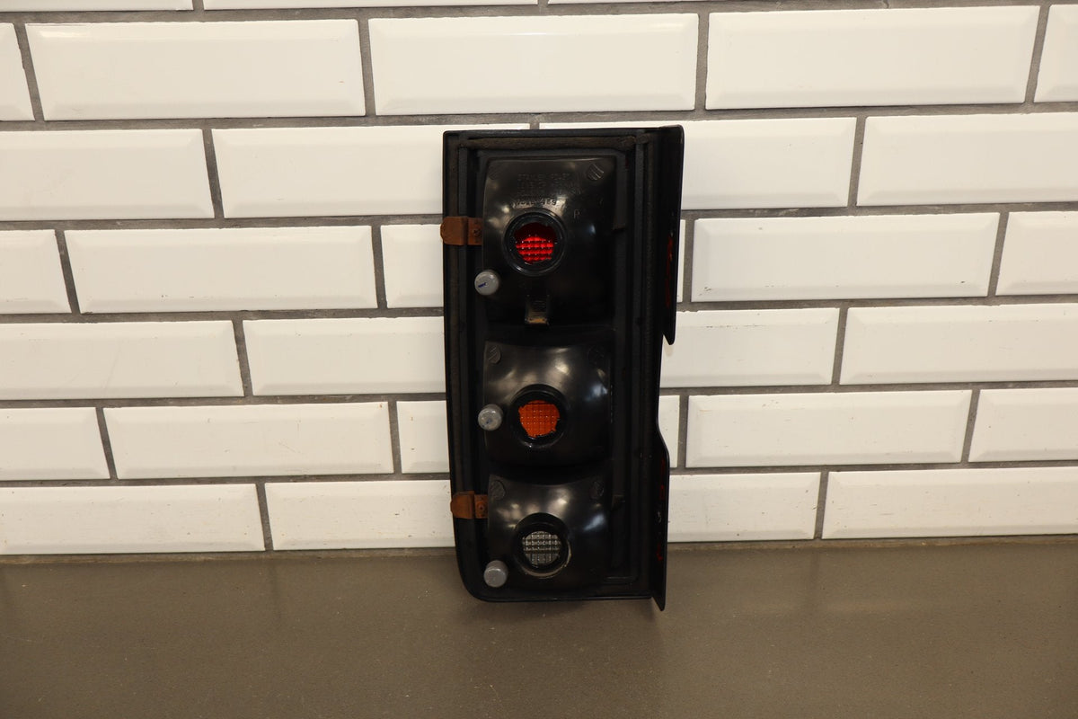 2003-2004 Hummer H2 Right Tail Light 15193459
