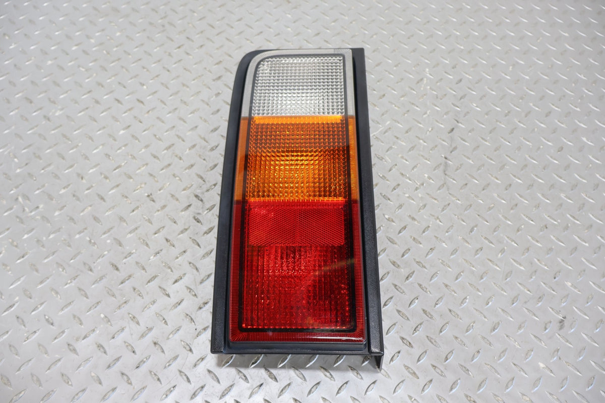 2003-2004 Hummer H2 Right Tail Light 15193459