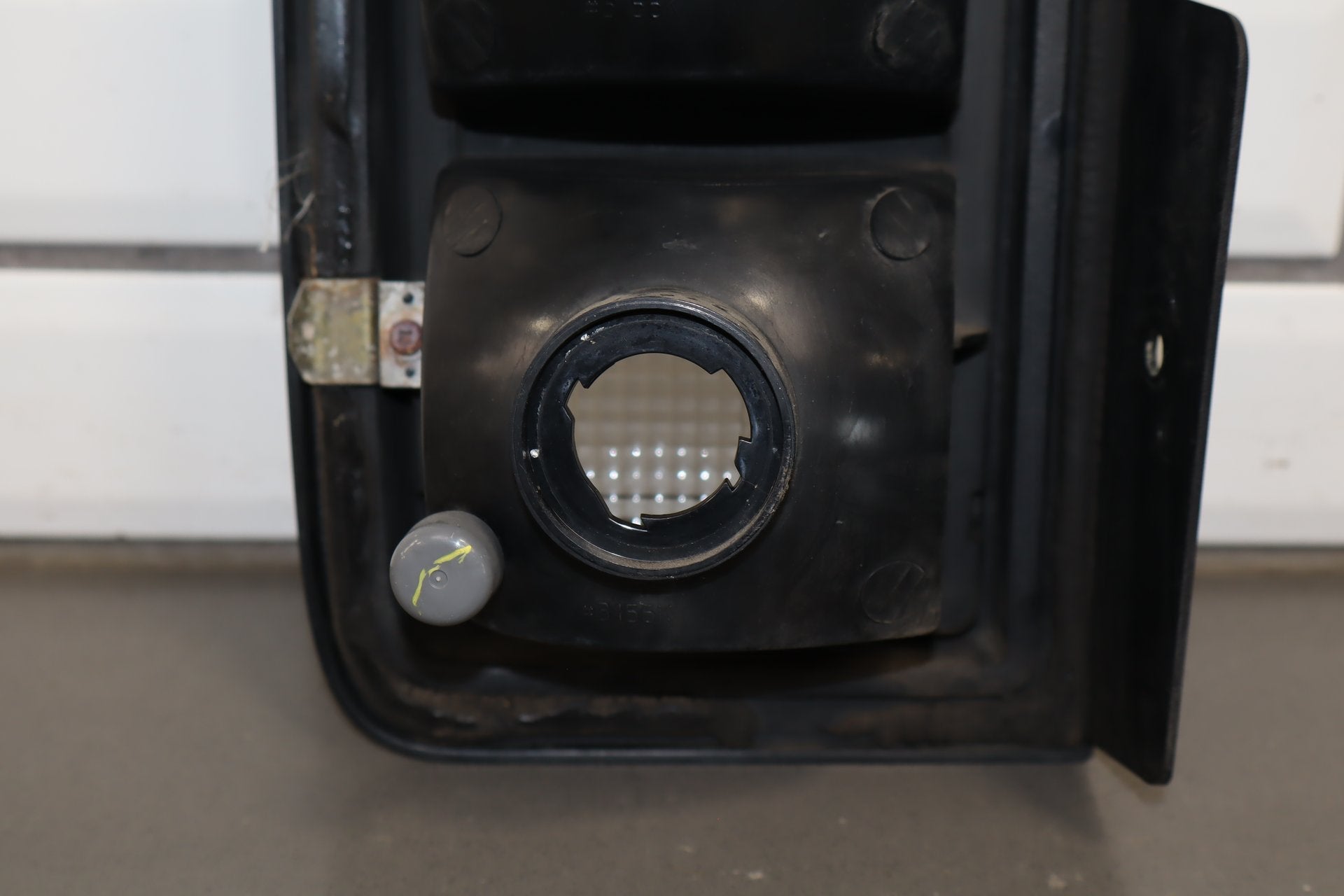 2003-2004 Hummer H2 Right Tail Light 15193459