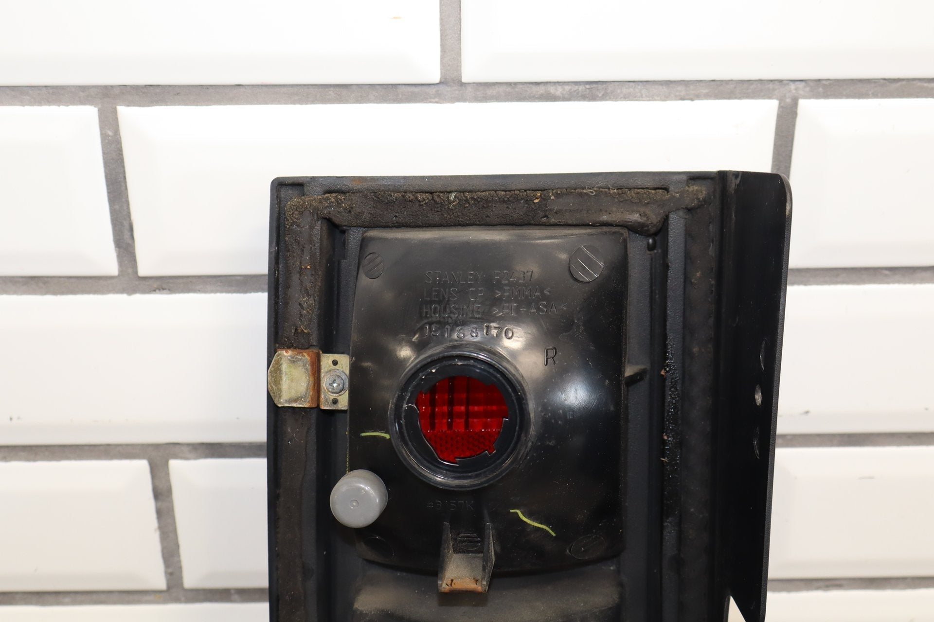 2003-2004 Hummer H2 Right Tail Light 15193459