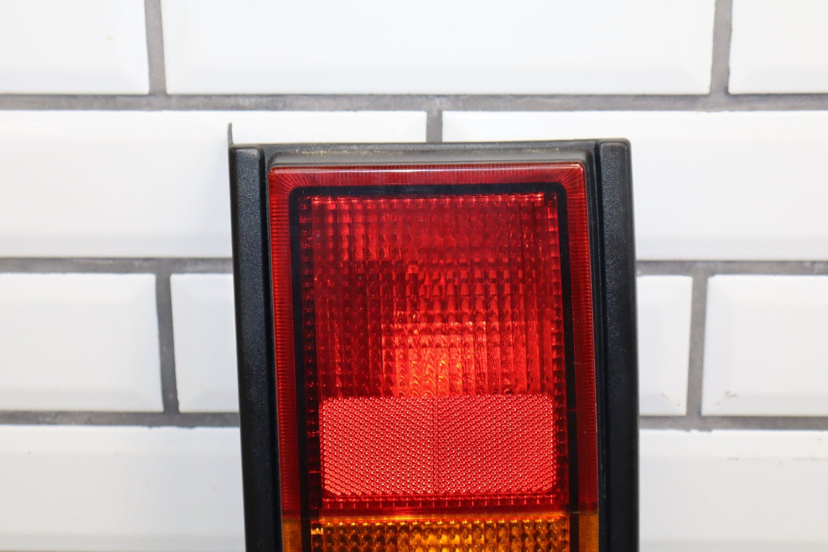 2003-2004 Hummer H2 Right Tail Light 15193459
