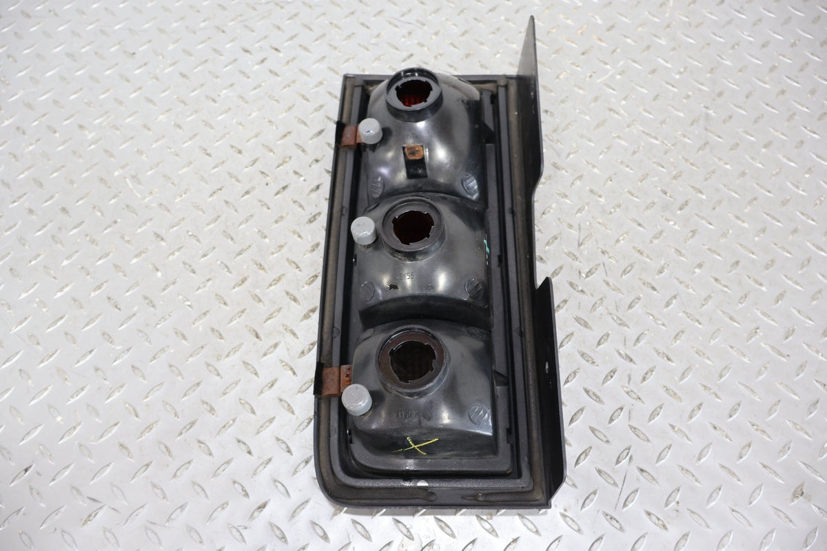 2003-2004 Hummer H2 Right Tail Light 15193459