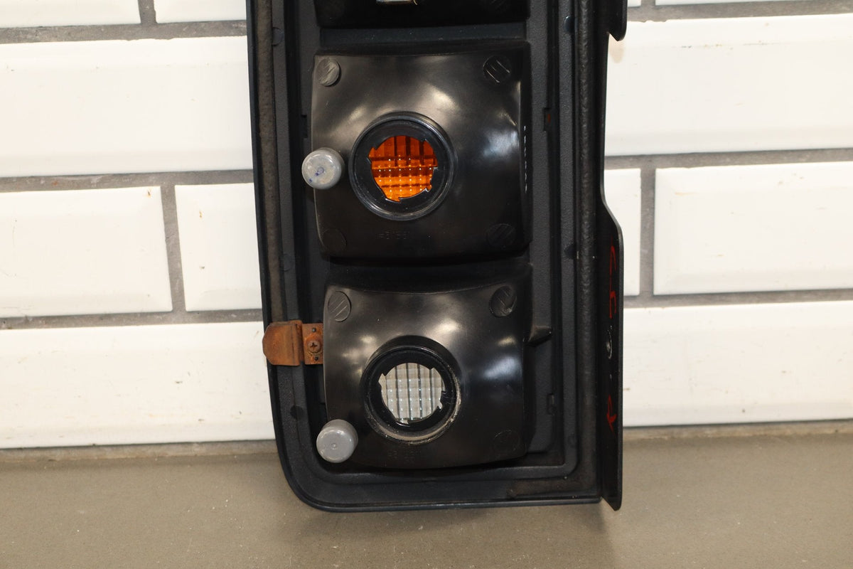 2003-2004 Hummer H2 Right Tail Light 15193459