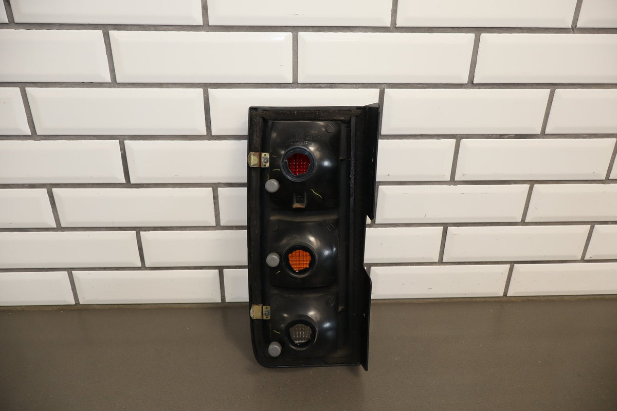 2003-2004 Hummer H2 Right Tail Light 15193459
