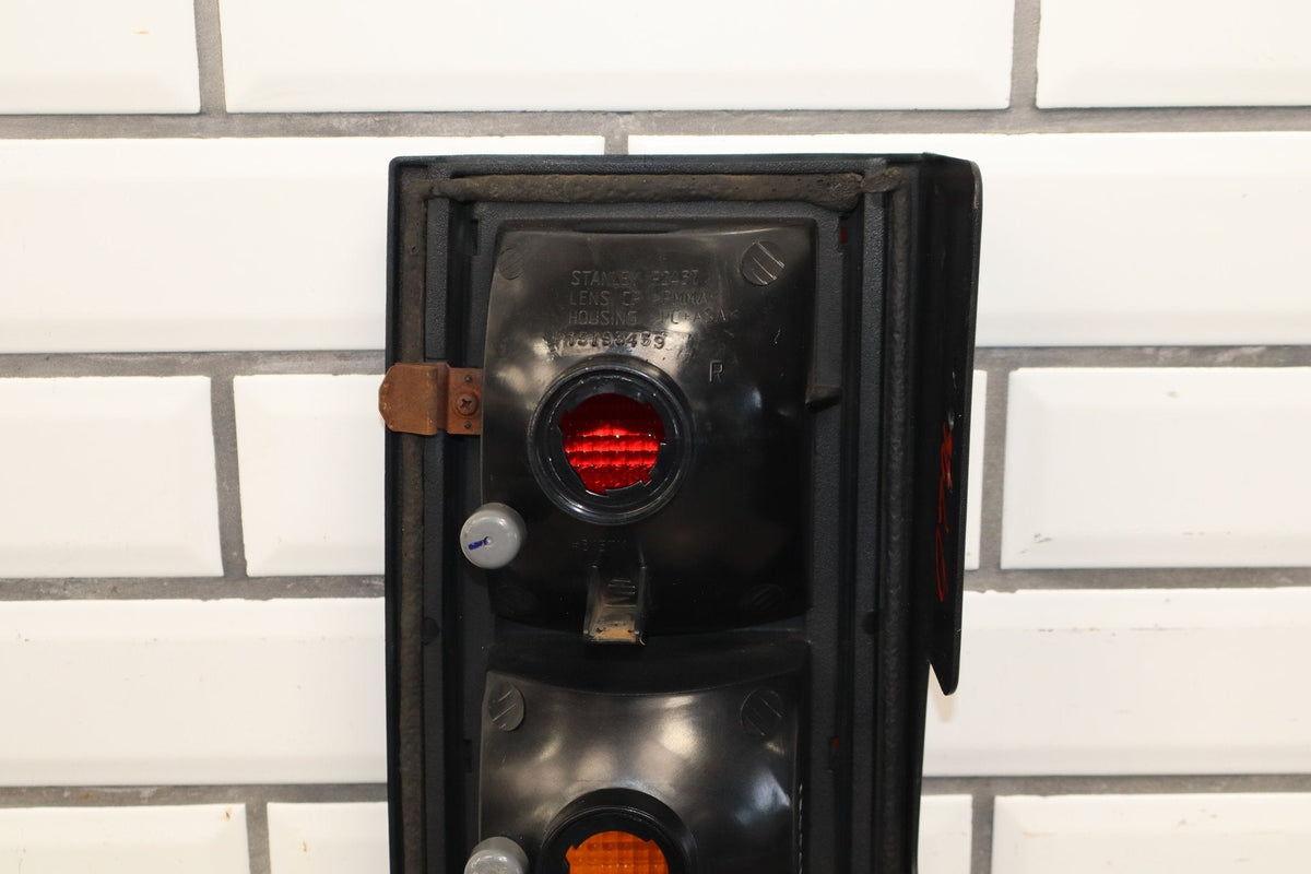 2003-2004 Hummer H2 Right Tail Light 15193459