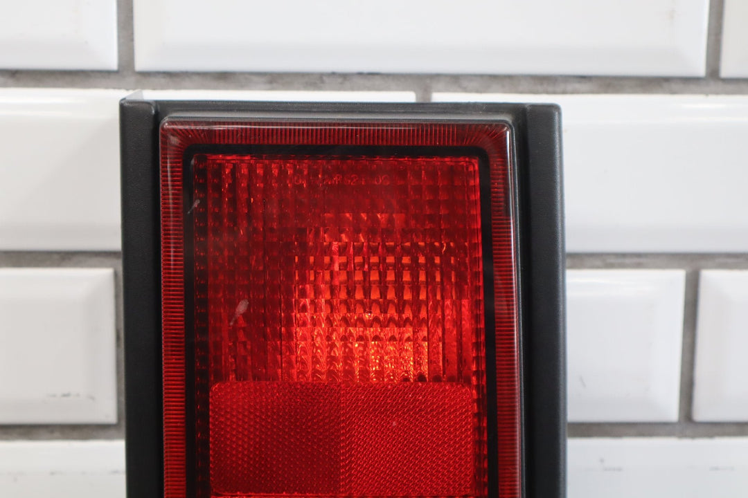2003 - 2004 Hummer H2 Right Tail Light 15193459
