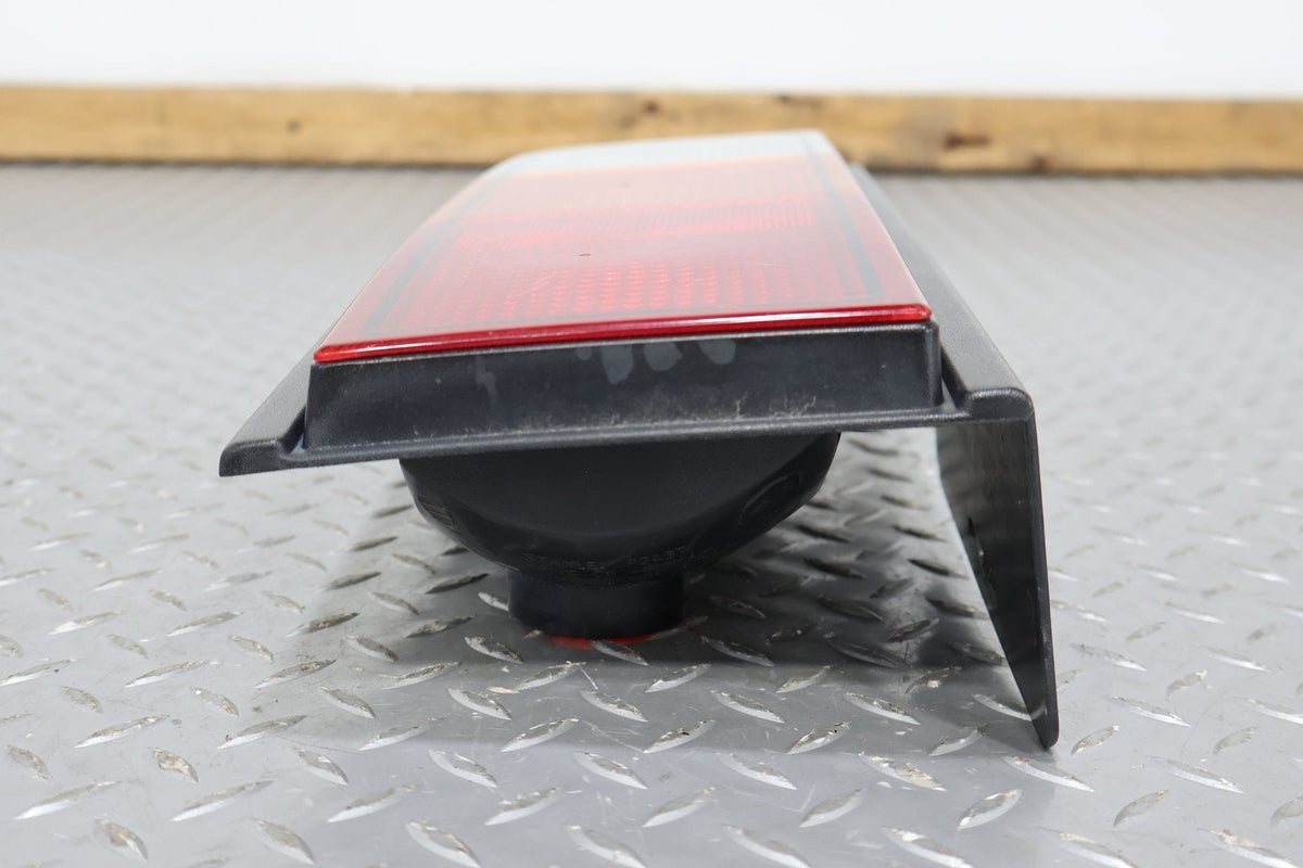 2003-2004 Hummer H2 Right Tail Light 15193459