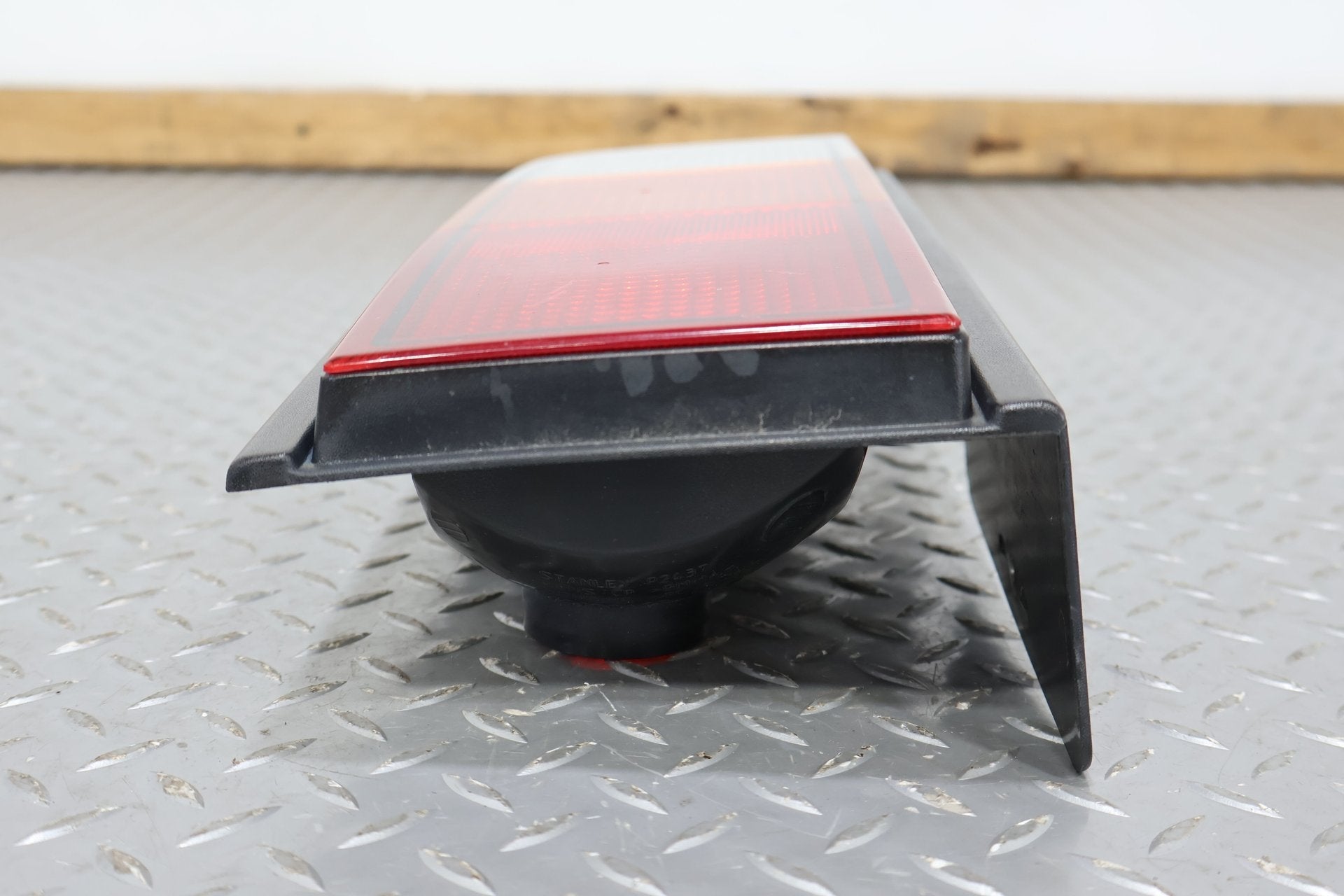 2003-2004 Hummer H2 Right Tail Light 15193459