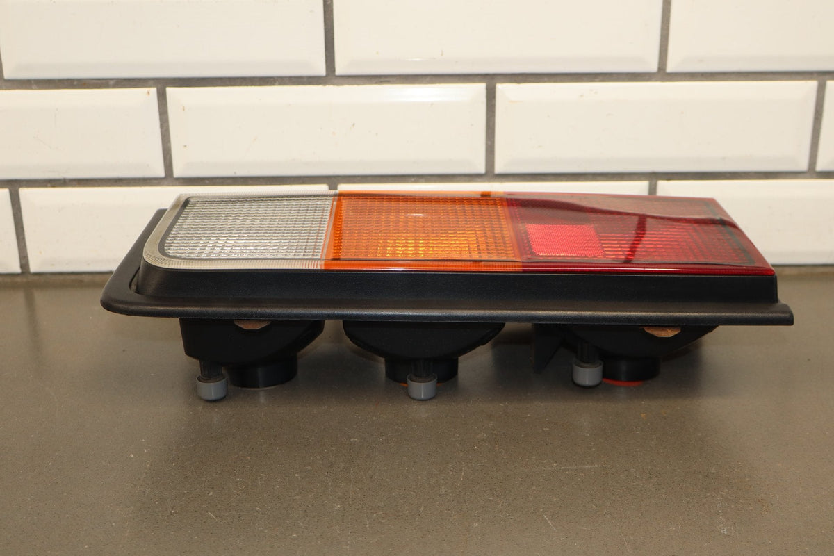 2003-2004 Hummer H2 Right Tail Light 15193459