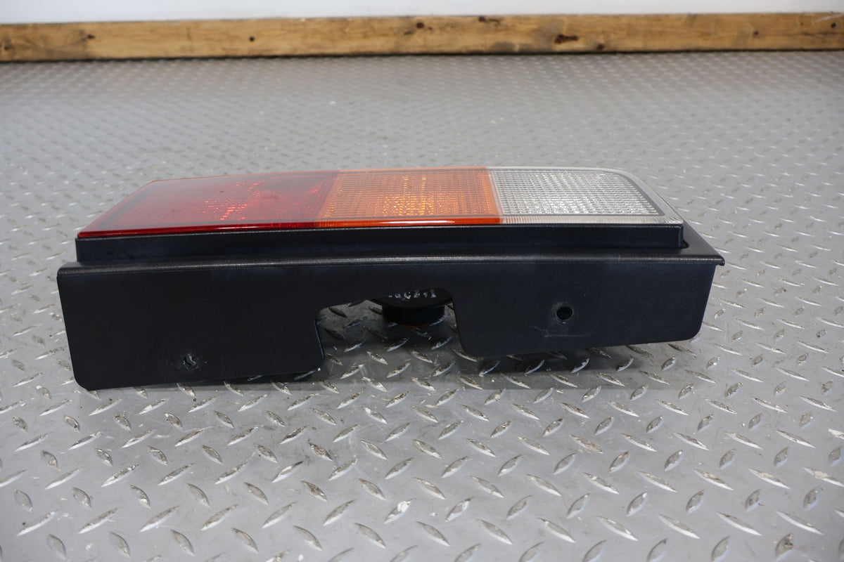 2003-2004 Hummer H2 Right Tail Light 15193459