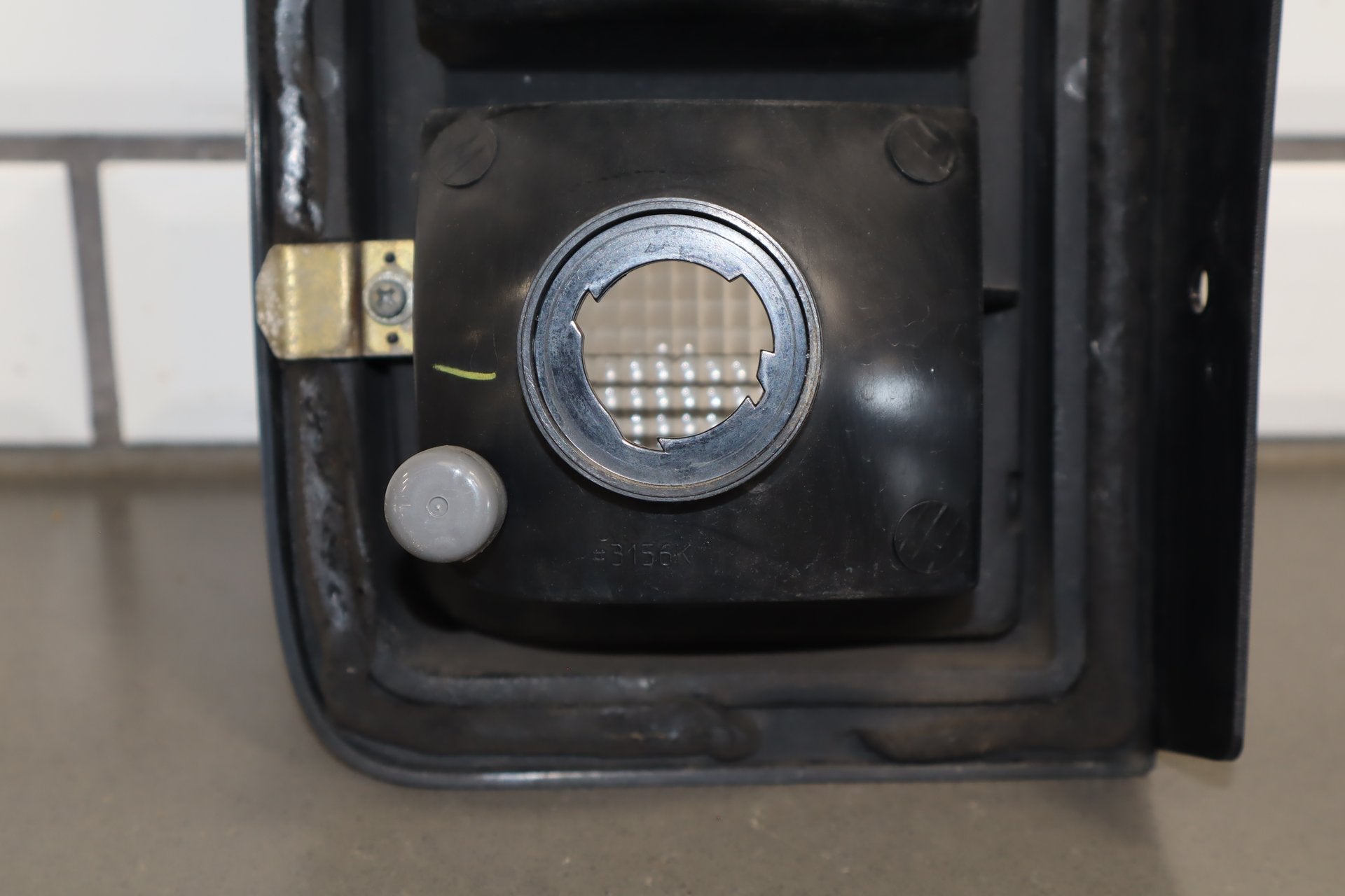 2003-2004 Hummer H2 Right Tail Light 15193459