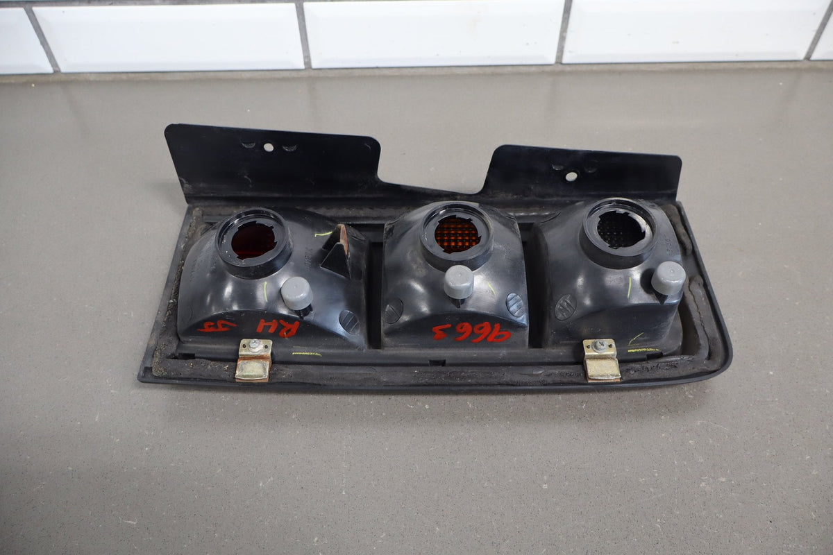 2003-2004 Hummer H2 Right Tail Light 15193459