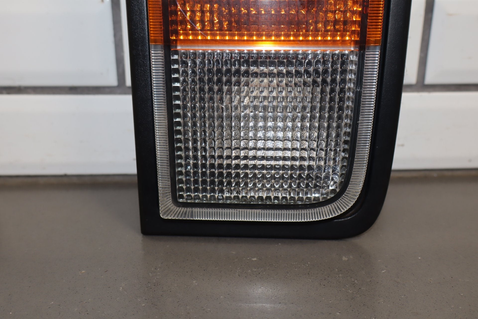 2003-2004 Hummer H2 Right Tail Light 15193459