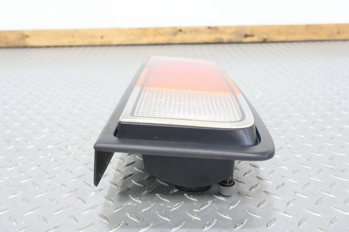 2003-2004 Hummer H2 Right Tail Light 15193459