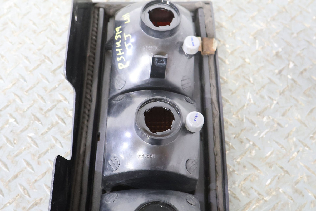 2003-2004 Hummer H2 Right Tail Light 15193459