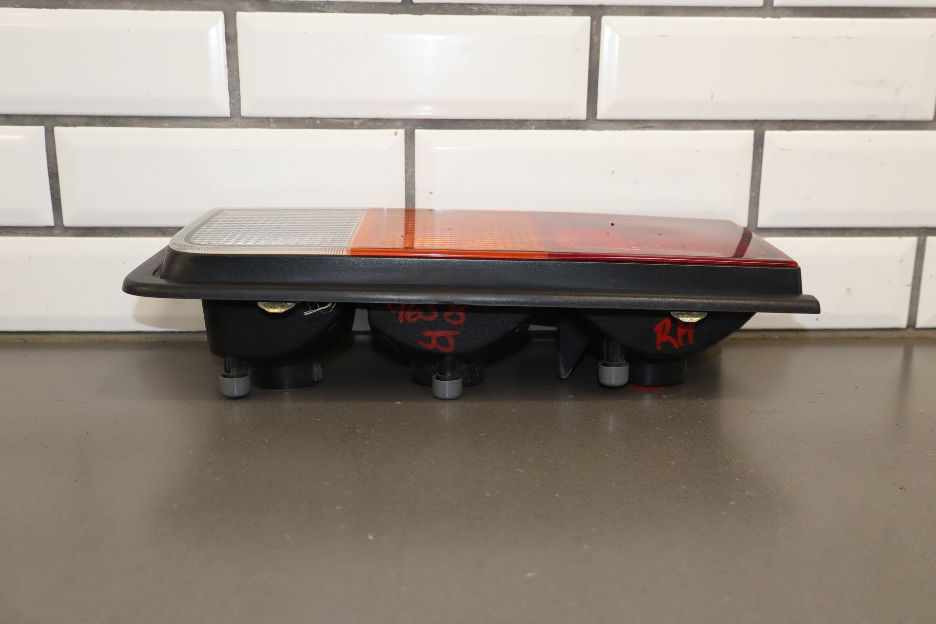 2003-2004 Hummer H2 Right Tail Light 15193459