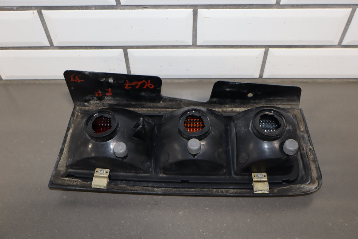 2003-2004 Hummer H2 Right Tail Light 15193459