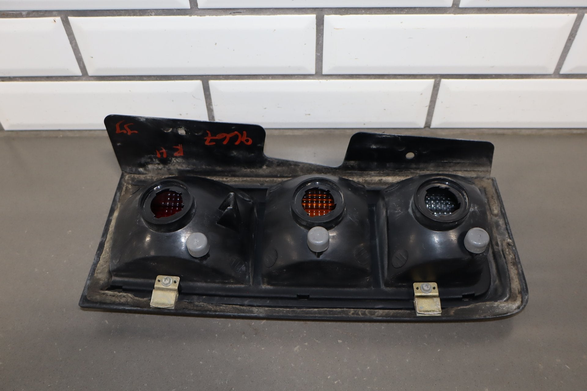 2003-2004 Hummer H2 Right Tail Light 15193459