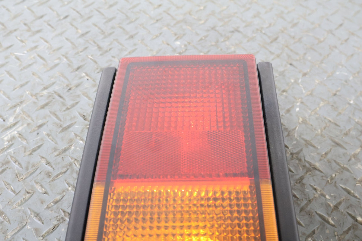 2003-2004 Hummer H2 Right Tail Light 15193459