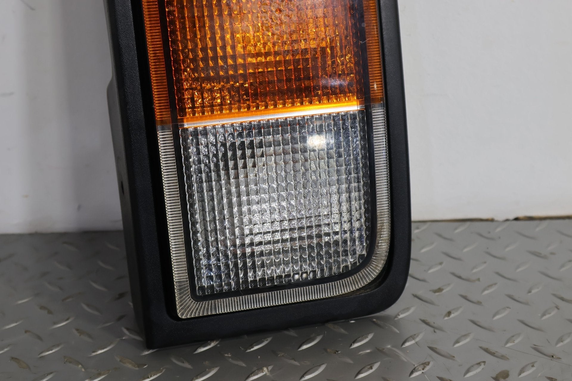 2003-2004 Hummer H2 Right Tail Light 15193459