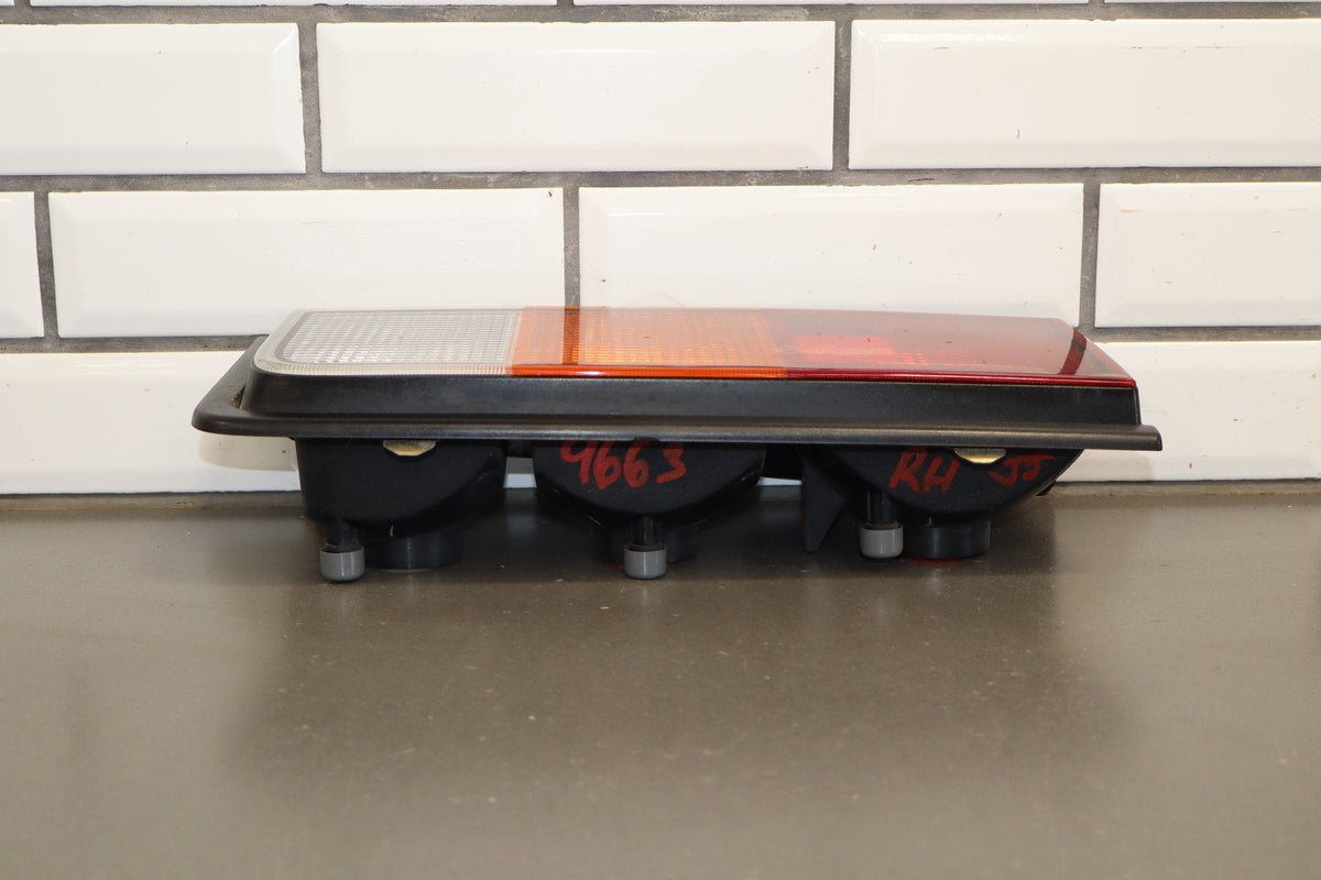2003-2004 Hummer H2 Right Tail Light 15193459