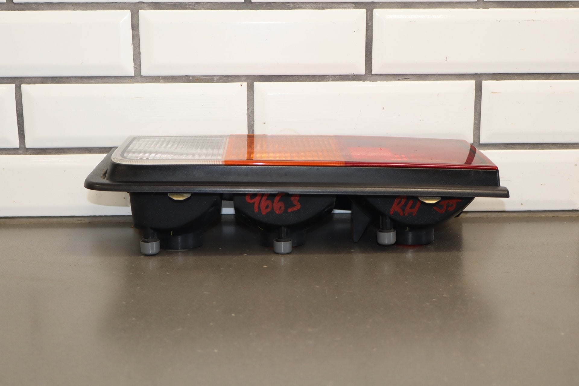 2003-2004 Hummer H2 Right Tail Light 15193459