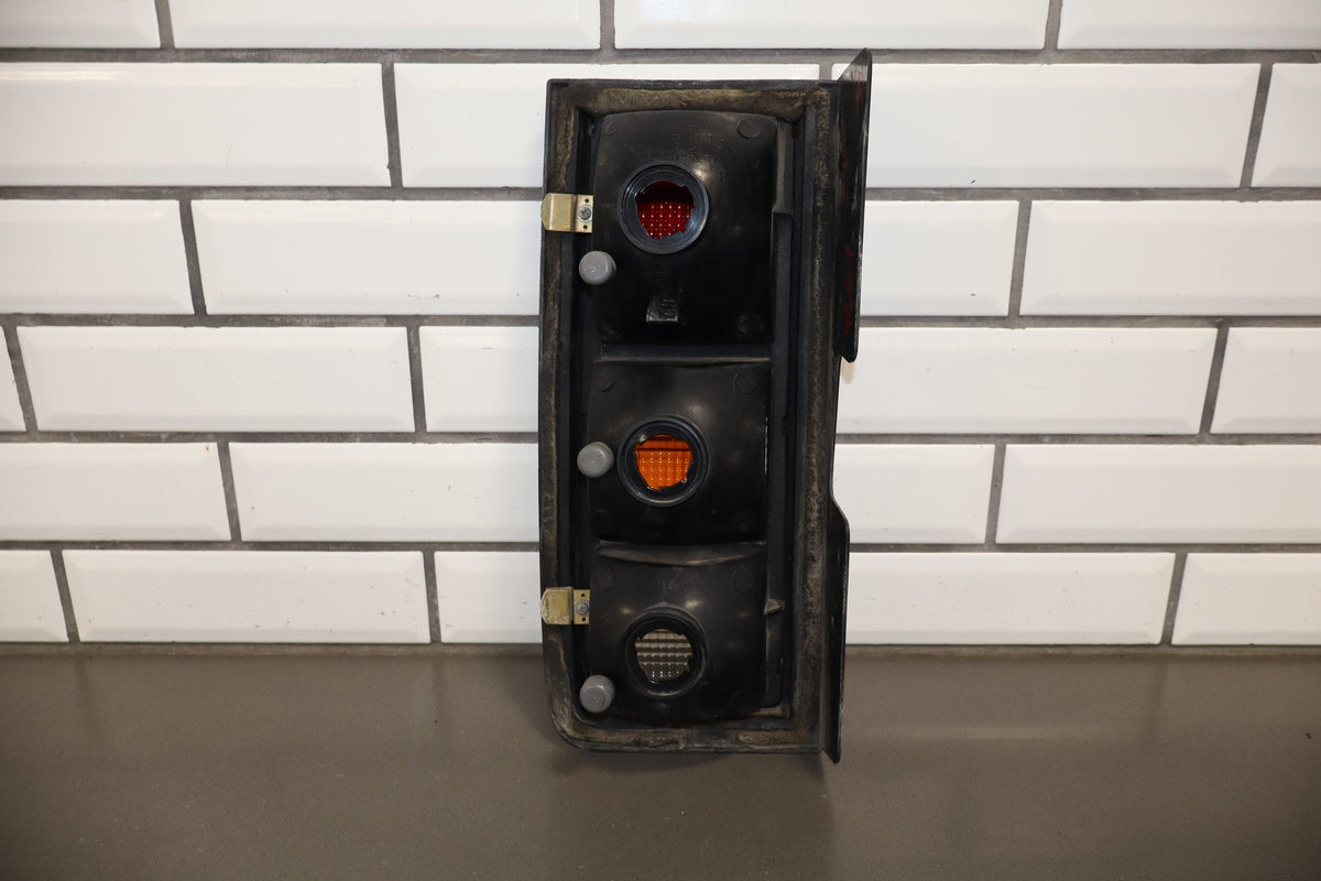 2003-2004 Hummer H2 Right Tail Light 15193459