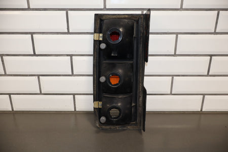 2003-2004 Hummer H2 Right Tail Light 15193459