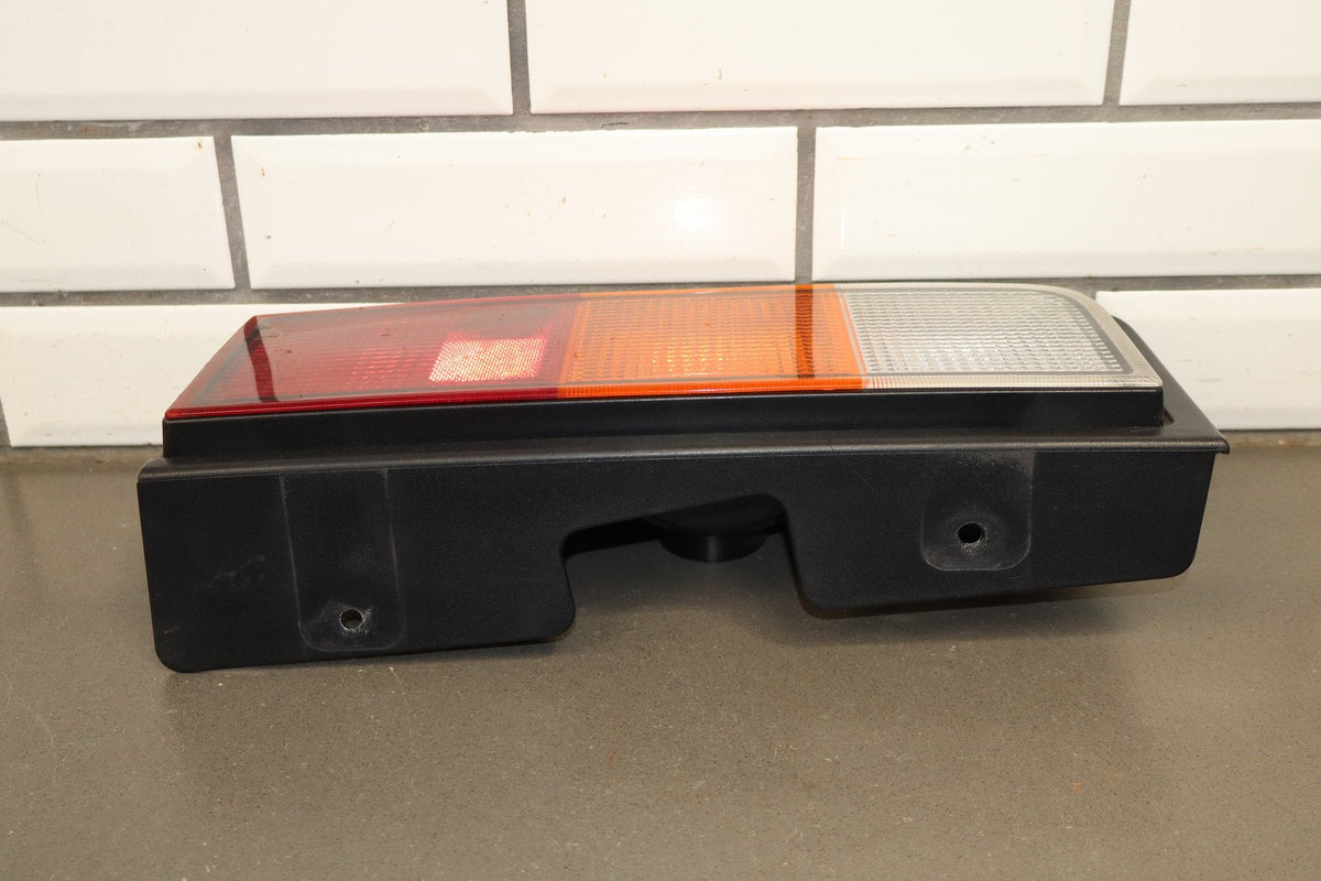 2003-2004 Hummer H2 Right Tail Light 15193459