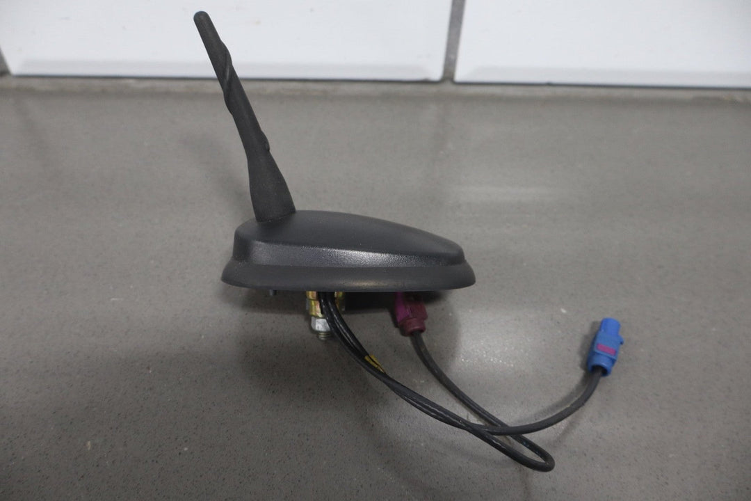 2003 - 2004 Hummer H2 Roof Mounted Antenna PN: 15175079