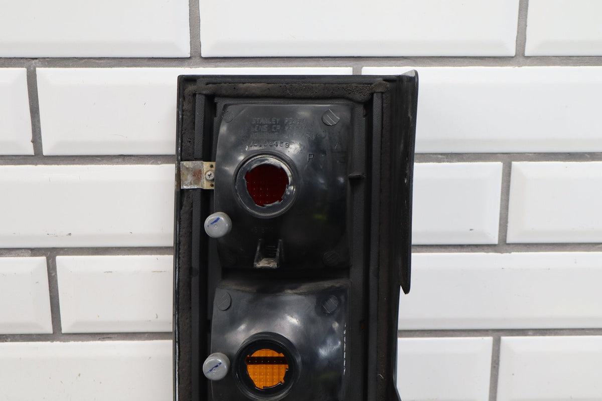 2003-2004 Hummer H2 Taillight Set Left Right W/ Painted Tail Panel Moldings