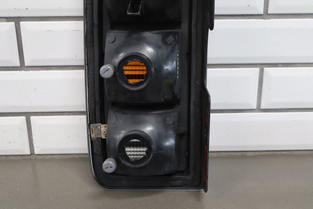 2003-2004 Hummer H2 Taillight Set Left Right W/ Painted Tail Panel Moldings