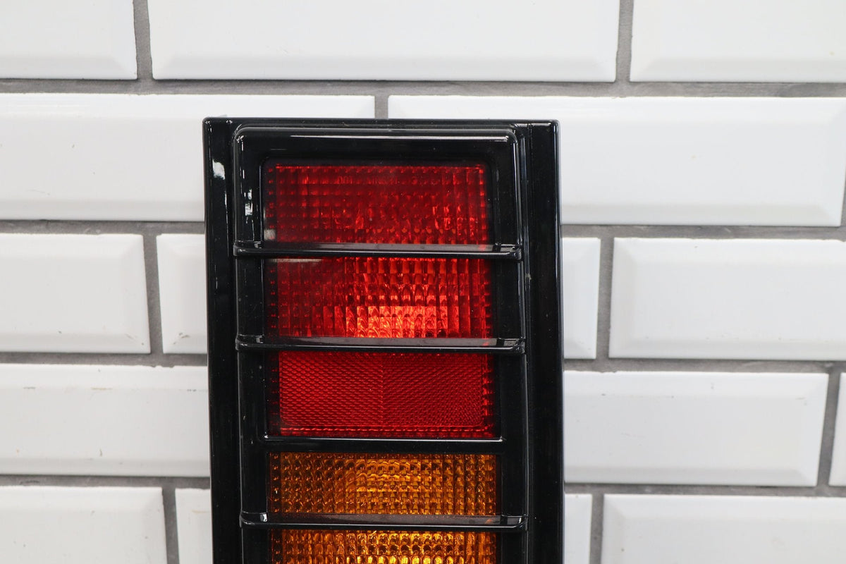 2003-2004 Hummer H2 Taillight Set Left Right W/ Painted Tail Panel Moldings