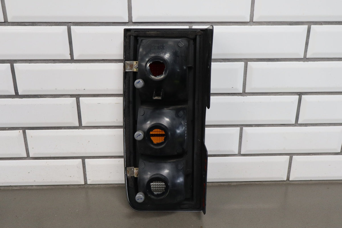 2003-2004 Hummer H2 Taillight Set Left Right W/ Painted Tail Panel Moldings